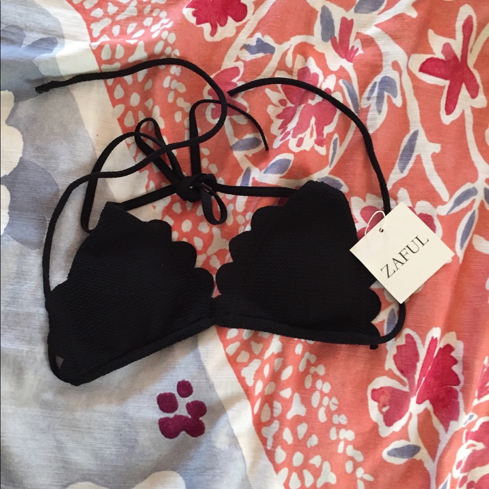 Zaful BLACK scalloped bikini top